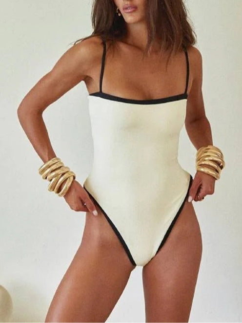 Bañador de una pieza minimalista en dos tonos, blanco y negro, estilo Chanel
