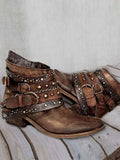 Botines vintage con hebillas tachonadas y efecto desgastado