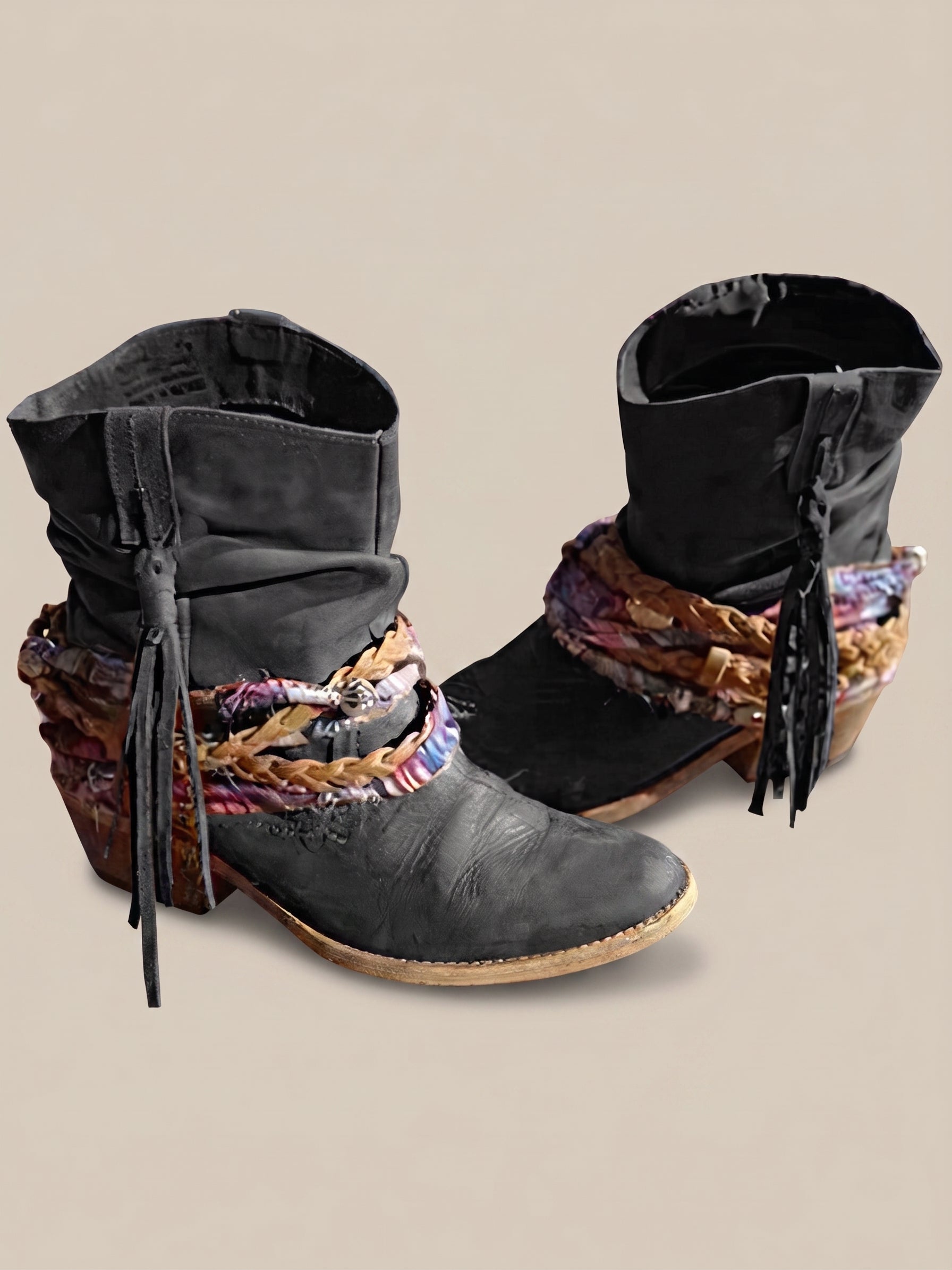 Botines vintage de estilo western tribal con borlas