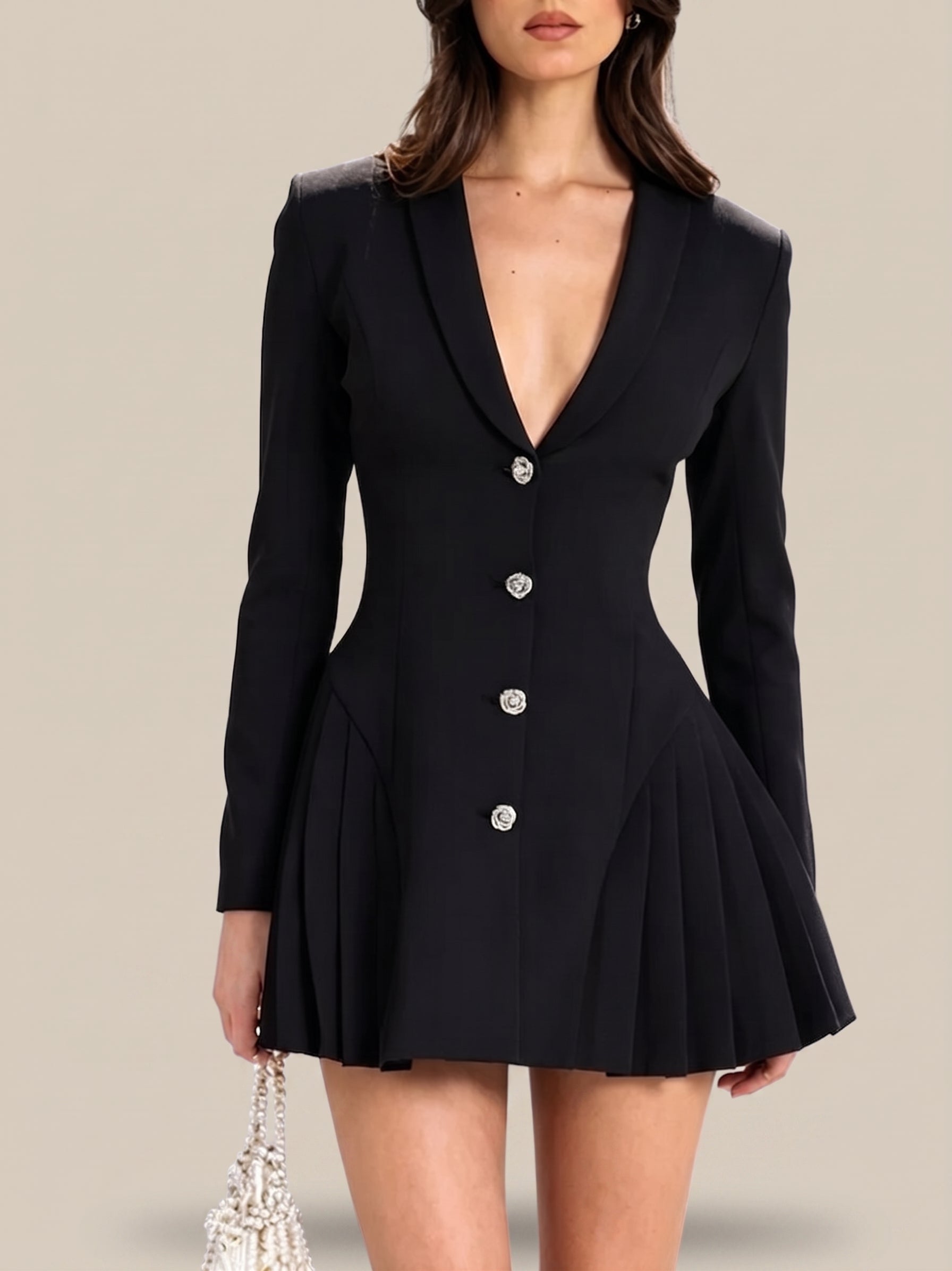 Vestido mini elegante negro con cuello en V y pliegues