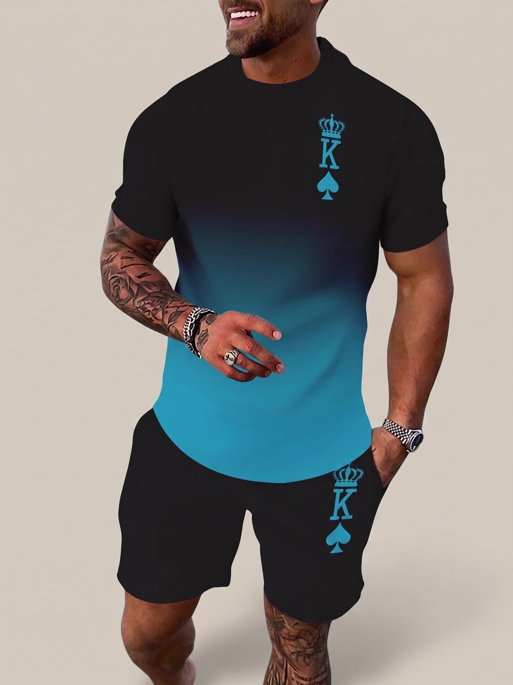 Conjunto compuesto por una camiseta de manga corta, y unos pantalones cortos con cordón