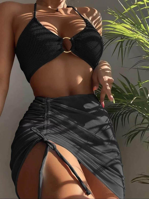 Bikini de tres piezas de un solo color y con cuello halter, muy sexy
