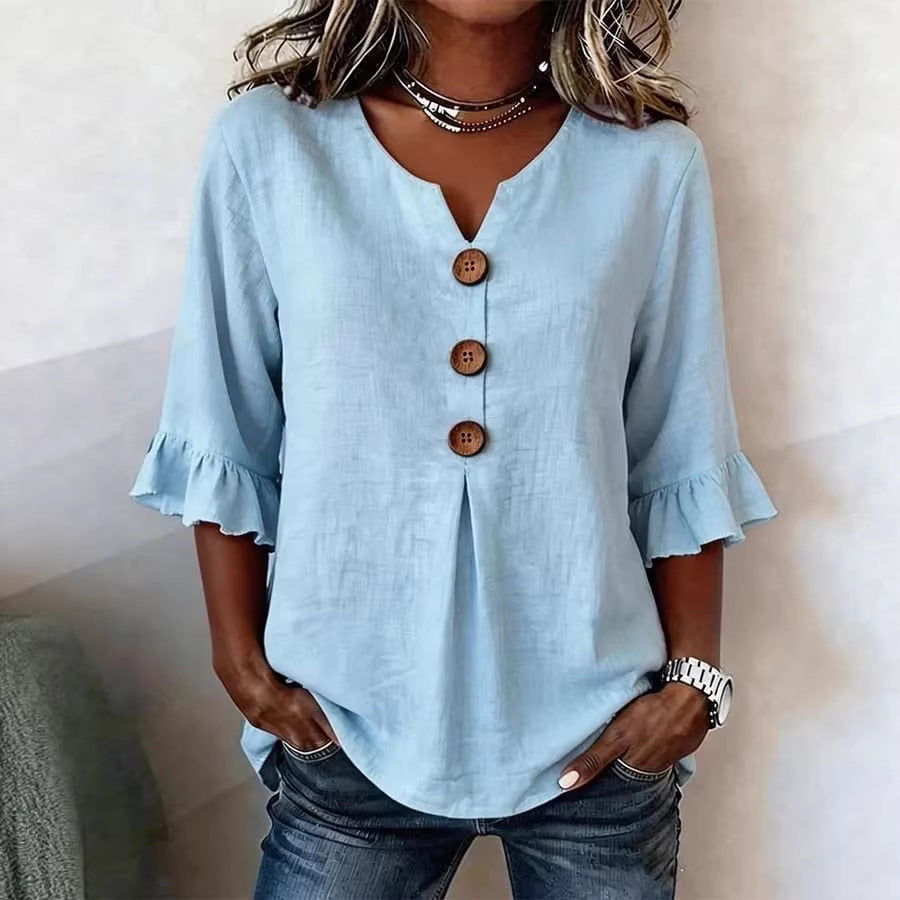 Blusa informal de manga media con cuello en V, botones y volantes