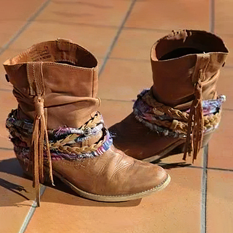 Botines vintage de estilo western tribal con borlas